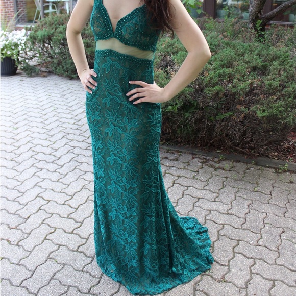 Le Femme Lace Prom dress - Picture 1 of 7